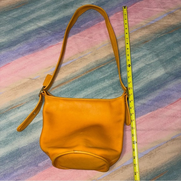 VINTAGE COACH DUFFLE SAC BUCKET SOULDER BAG PURSE Yellow Leather #9953 - Picture 12 of 13